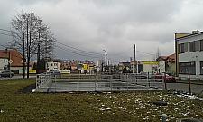 Mieszkańcy: basen przy Netto to kuszenie losu