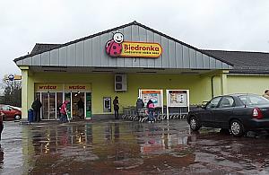 Namolni opanowali przysklepowe parkingi