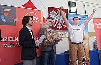 Mamy nowego rekordzistę w jedzeniu pączków!