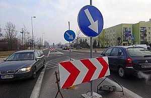 Świderska/Mehoffera: Poprawiono dojazd do mostu i tak już zostanie