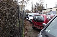 Absurd na Liwskiej: chodnik dla samochodów