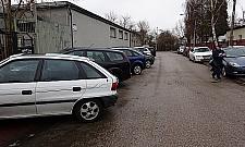 Absurd na Liwskiej: chodnik dla samochodów