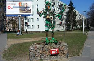 Ufoludek na nielegalu. Nie zadzwonił do ZDM, ale wciąż stoi