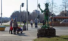 Ufoludek na nielegalu. Nie zadzwonił do ZDM, ale wciąż stoi