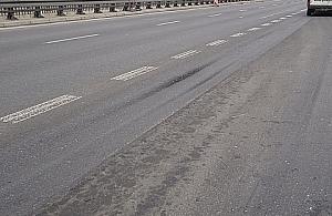 Zapchane studzienki i koleiny. Trasa Toruńska już wymaga naprawy