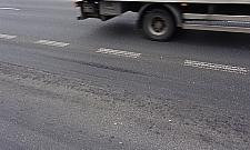 Zapchane studzienki i koleiny. Trasa Toruńska już wymaga naprawy