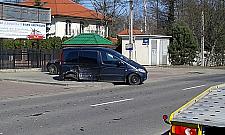 Niebezpieczny wypadek przed sklepem na Bohaterów