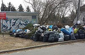 Dlaczego po "rewolucji" Wawer tonie w śmieciach?