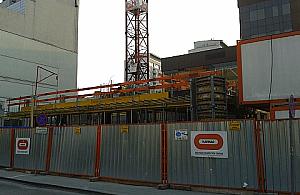 Kolejny biurowiec przy Grzybowskiej