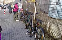 Trudna sztuka ustawiania stojaków rowerowych