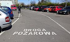 Kobieta zginęła w płomieniach przez zablokowaną drogę pożarową?