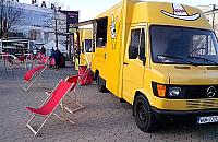 Zlot food truck�w przed Wola Parkiem