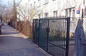 Nieustające "święto flagi" na Przybyszewskiego