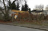 Jak żyć, gdy sąsiad ma wysypisko na działce?