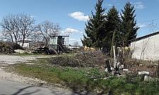 Jak żyć, gdy sąsiad ma wysypisko na działce?