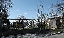 Jak żyć, gdy sąsiad ma wysypisko na działce?