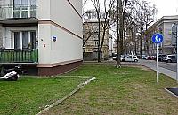 Wolimy parkingi zamiast trawników? Problem dotyczy całych Bielan