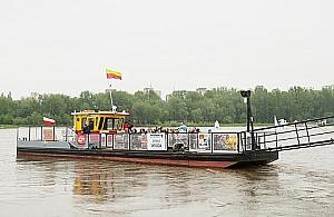 Ruszają atrakcje na Wiśle: promy, tramwaj i statek