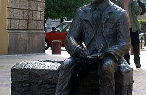 Czy warto upamiętnić Reymonta w al. Reymonta?