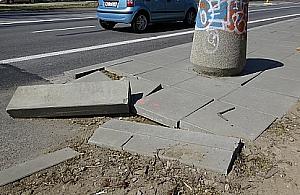 Słupy nie trzymają pionu, przystanki się rozpadają