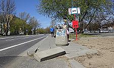 Słupy nie trzymają pionu, przystanki się rozpadają