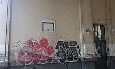 Mirów: życie w trójkącie heroinowym