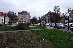 Ławki na pl. Konfederacji. Wreszcie!