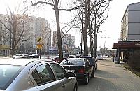 Samochodem po chodniku? Jedź jak szef