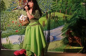 Dokąd z dzieckiem ? Na bajkę o grającym drzewie