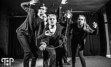 Młodzi ludzie robią teatr w Radości