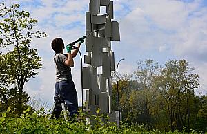 Wielkie czyszczenie rzeźb na Kasprzaka