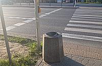 Wejd� do �mietnika i naci�nij przycisk