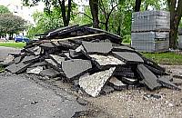 Kują asfaltowe chodniki na Bródnie. "Koniec komuny"