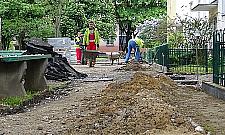 Kują asfaltowe chodniki na Bródnie. "Koniec komuny"