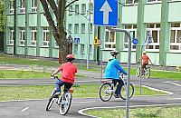 Wolskie miasteczko ruchu drogowego p�ka w szwach