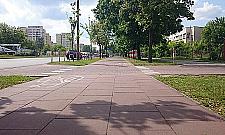 Broniewskiego: kierowcy ignorują pierwszeństwo rowerzystów