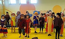 Szkolny teatr na Dzień Mamy