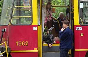 Pasażer zasłabł pod szpitalem. Karetka jechała pół godziny