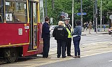 Pasażer zasłabł pod szpitalem. Karetka jechała pół godziny