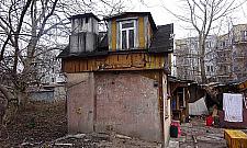 Życie w gołębniku. "Na pół litra chleba zarobię"