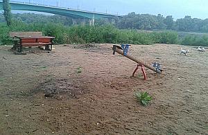 Sprzątanie i kiełbaski na plaży