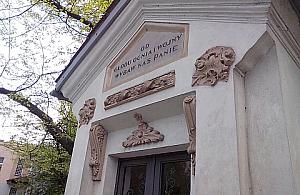 Wymowny relikt dawnych czasów na Wólczyńskiej