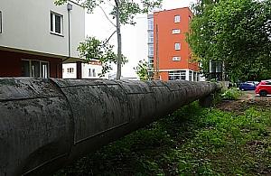 Trwa walka o zakopanie rury na Młocinach