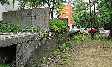 Trwa walka o zakopanie rury na Młocinach