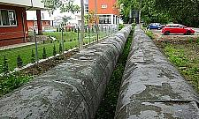 Trwa walka o zakopanie rury na Młocinach