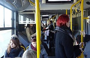 Czy "dzień dobry" w tramwaju to wstyd?