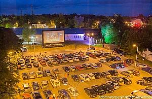 Samochodem do kina na Marsa