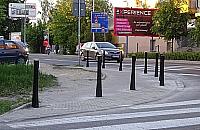 Słupki na skrzyżowaniu Lazurowej i Narwik. Będzie bezpieczniej?