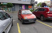 Jak małym samochodem zająć dwa miejsca?