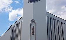 Mieszkaniec: Czy naprawdę muszę słuchać tej mszy?